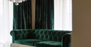 Styl glamour: jak urządzić eleganckie wnętrze i salon z klasą?
